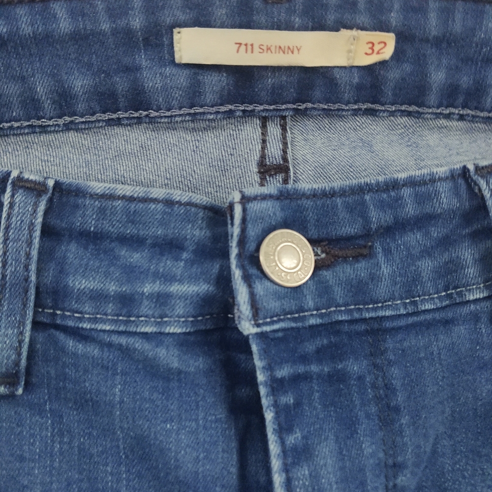 Levi Skinny Jeans - Picture 2 of 3